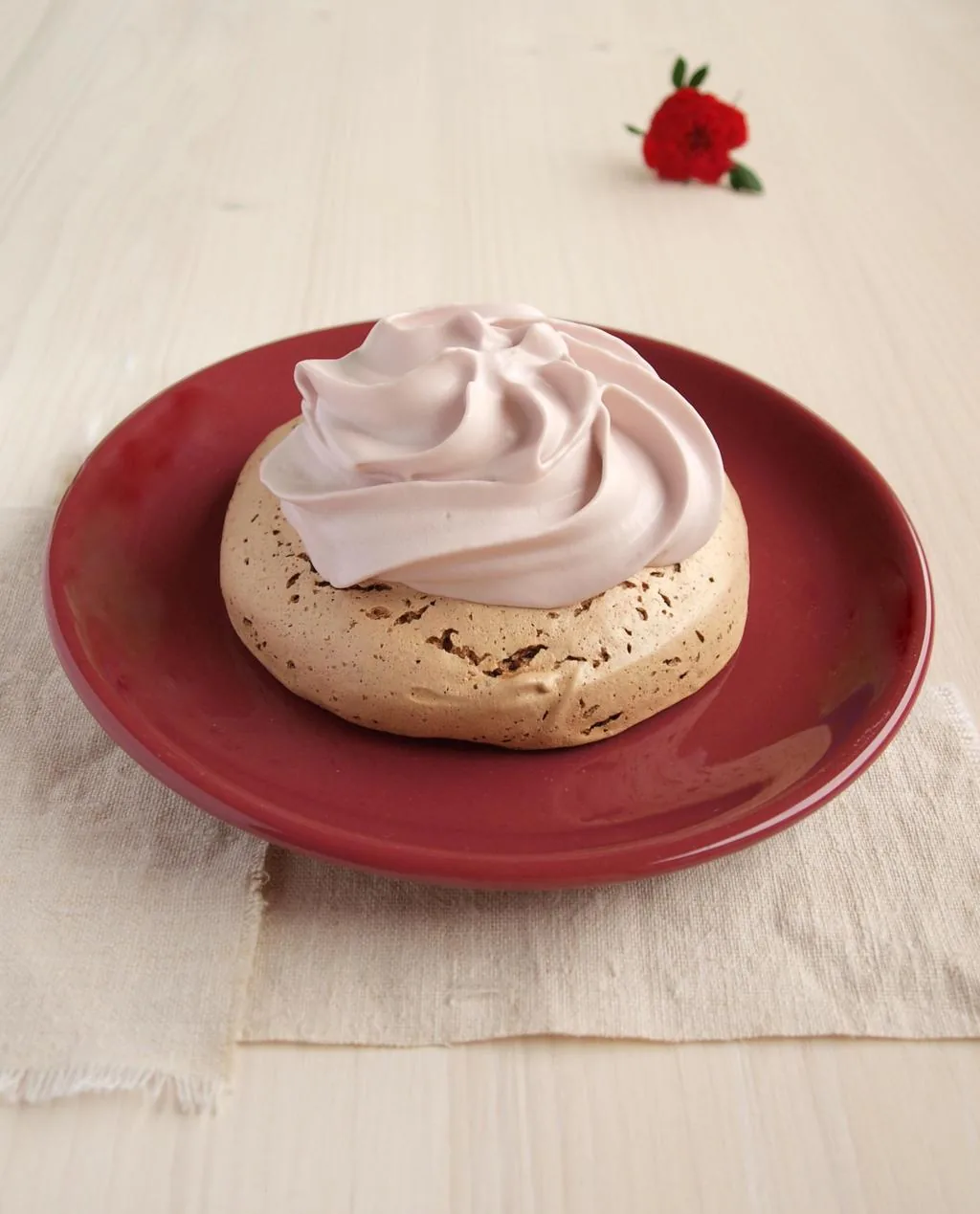 P1014059 Csokoládés mini Pavlova Créme de Cassis habbal