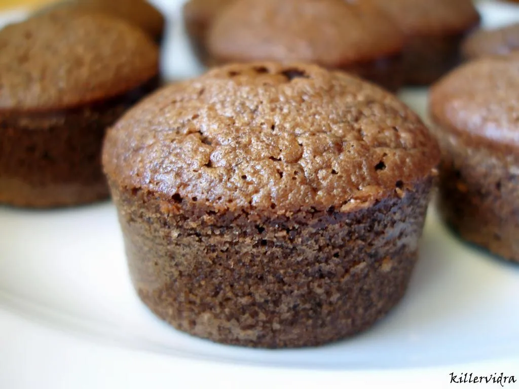 Diós-karamellás mini csokoládé muffinok