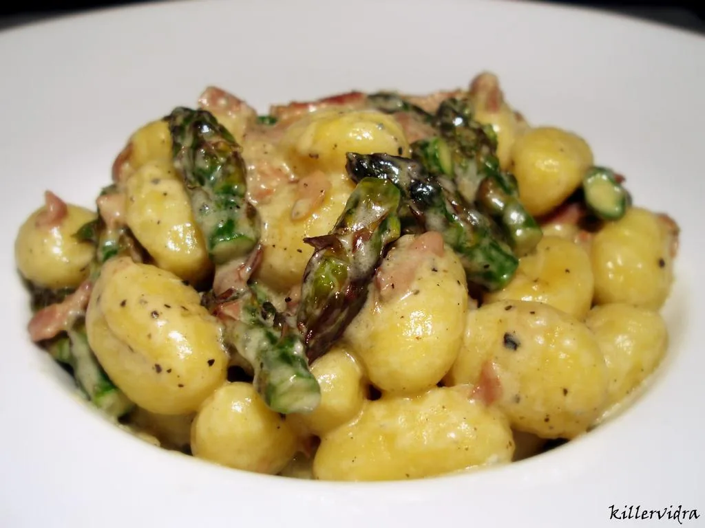 Kéksajtos, zöld spárgás gnocchi- avagy mi lesz a spárgából 15 perc alatt