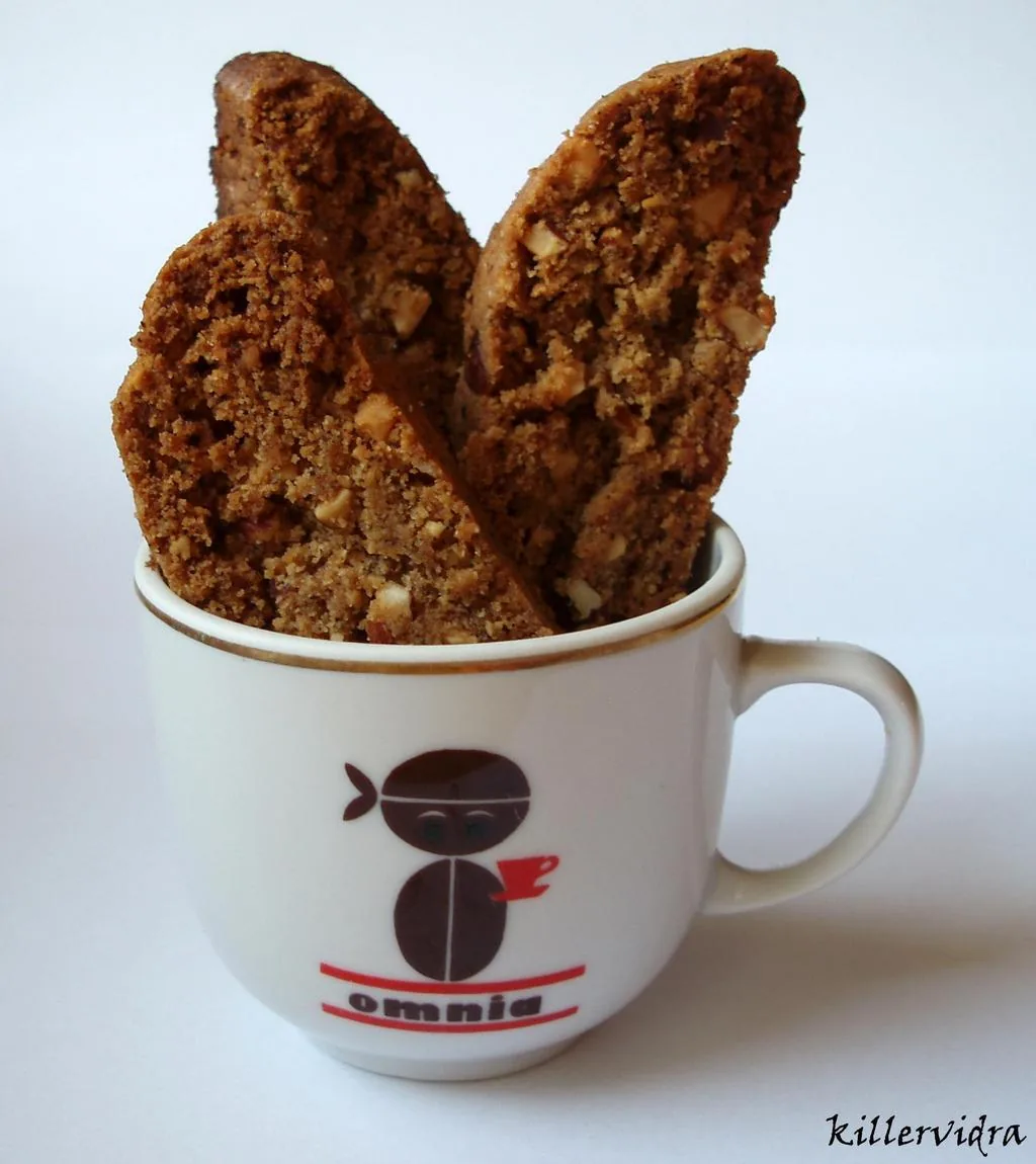 Kávés biscotti kétszer, azaz a mogyorós-kávés cantuccini és a mandulás-kávés shortbread...