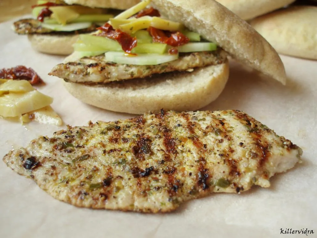 pb050028 Tárkonyos grillezett csirkemell lapos cipóban – 2. kép