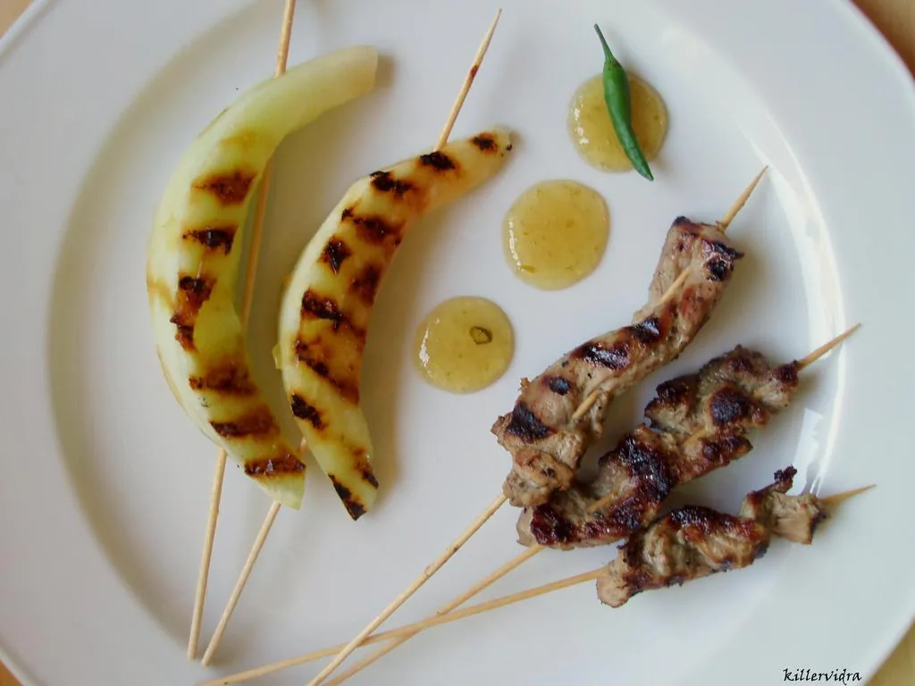 pc180032 VKF! XXVI.- Szűzpecsenye csíkok nyárson, grillezett sárgadinnyével és édes zöld csiliszósszal (meg a gyömbérszörp, és a gyümölcsös jégkockák)