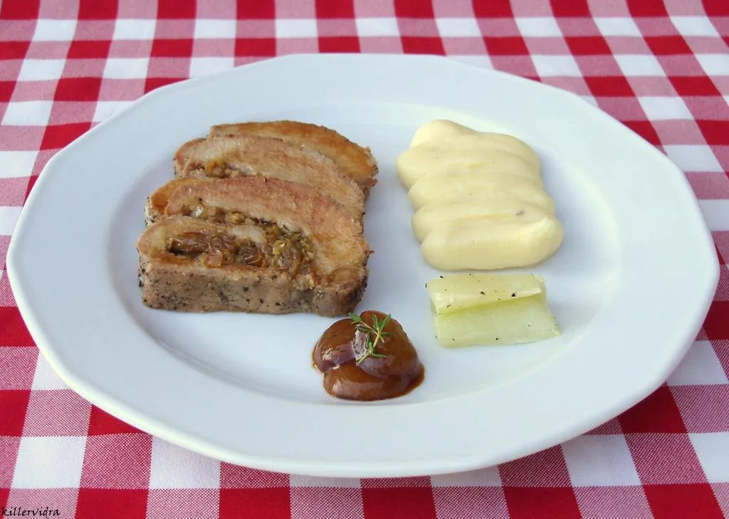 P3040115 VKF! XXVIII.- Mazsolával töltött mangalica karaj aszús, szőlős raguval, tejszínes cukkinivel, krumplipürével