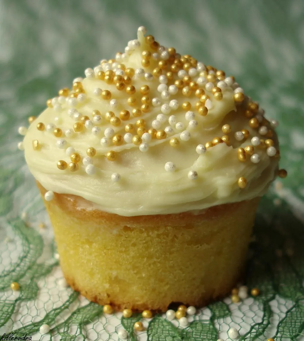P6240008 Wasabis fehér csokis muffin és fehér csokis cupcake wasabis fehér csoki krémmel
