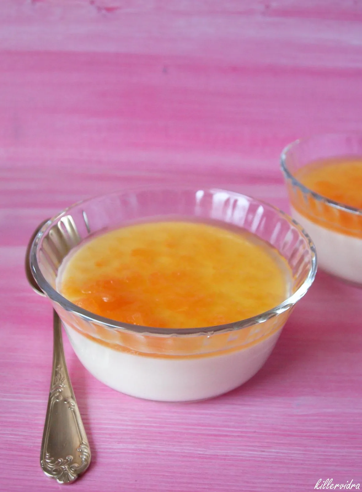 Kamillás panna cotta narancsos, mézes sziruppal