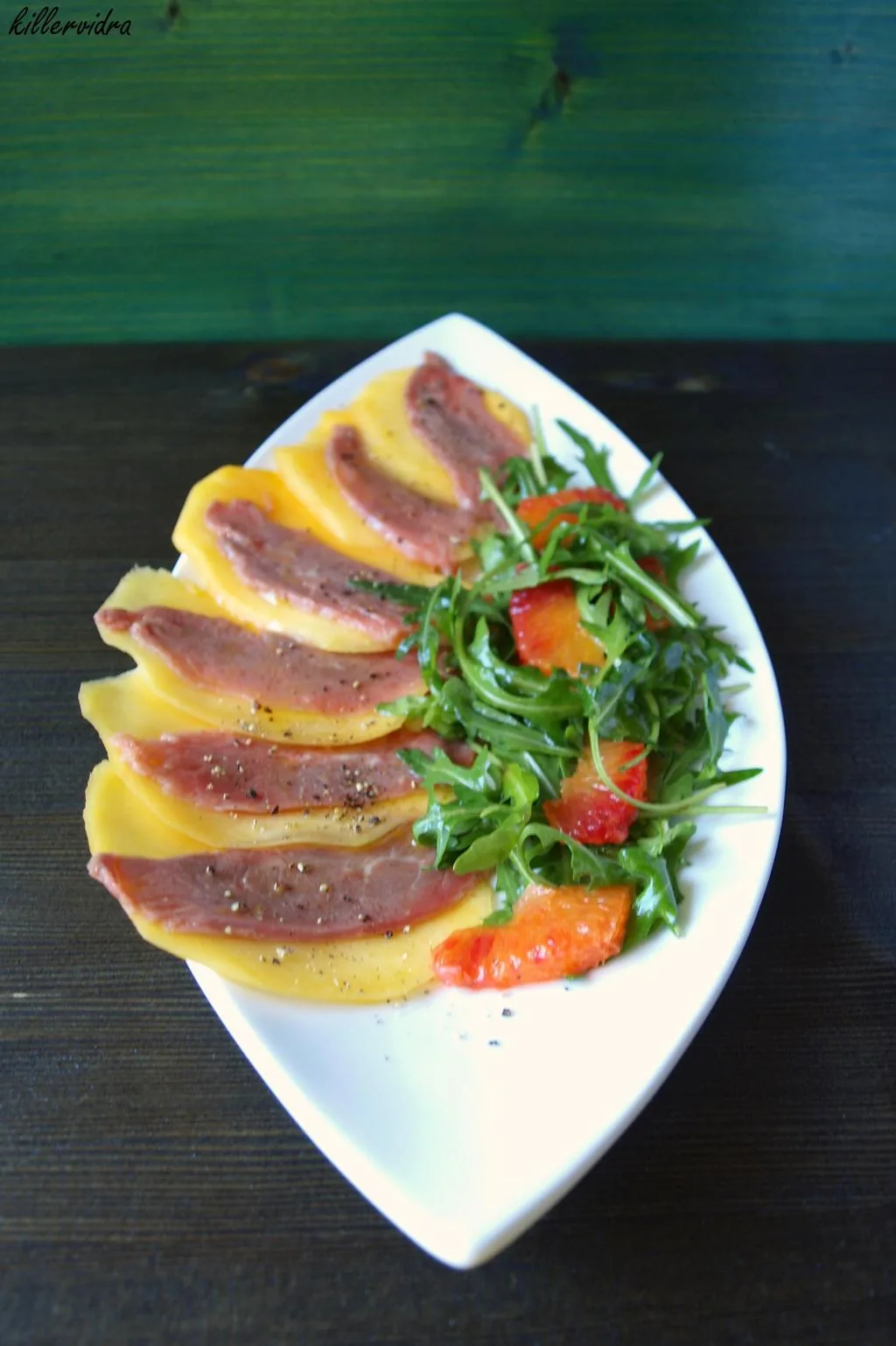P1011573 Kacsamell carpaccio mangóval, vérnaranccsal, rukkolával